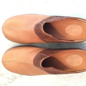 Ariat clogs tan